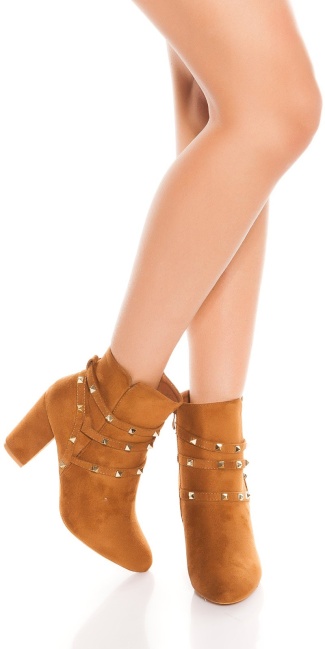 Trendy ankle boot block heel with rivets Caramel